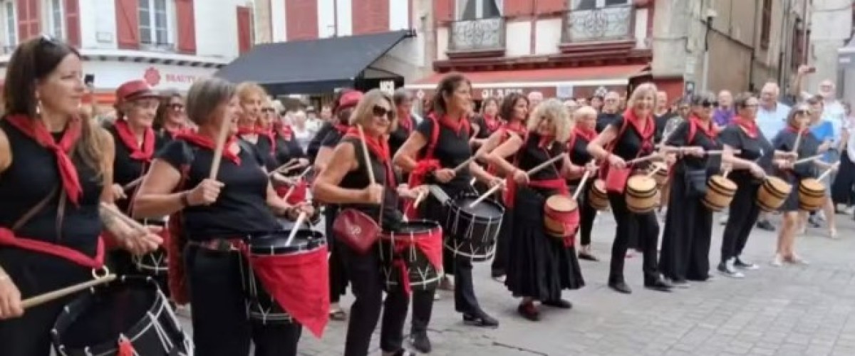 La Neska tamborrada a Saint Jean de Luz le 22 Août