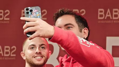 Des centaines de fans ont patienté dimanche 14 décembre à Anglet, pour rencontrer Michou.